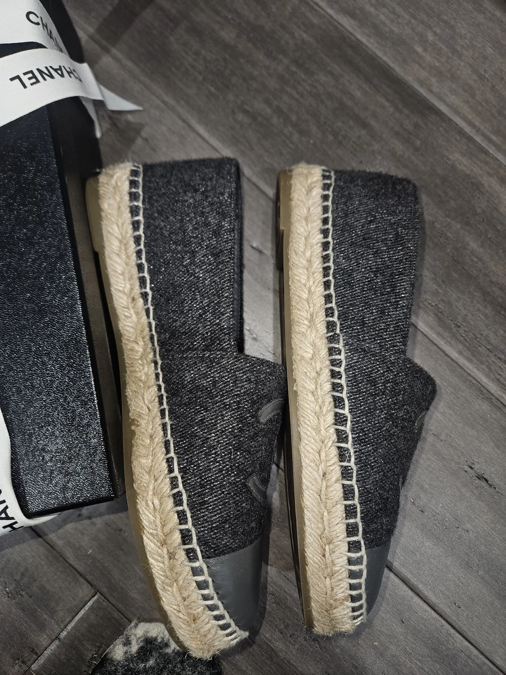 CHANEL GRAY Tweed/LAMBSKIN CC Logo Espadrille Flats
